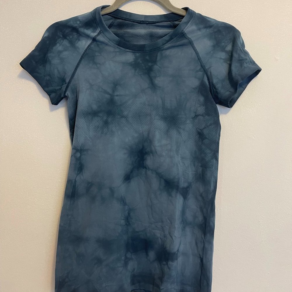 lululemon athletica Blue Tie-Dye Short Sleeve Tee